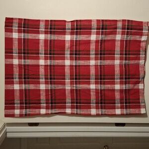 THRESHOLD CHRISTMAS TABLE CLOTH 80X60